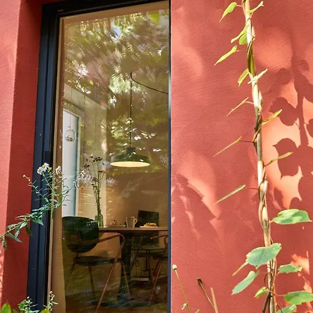 Rotes Haus Garten Bregenz