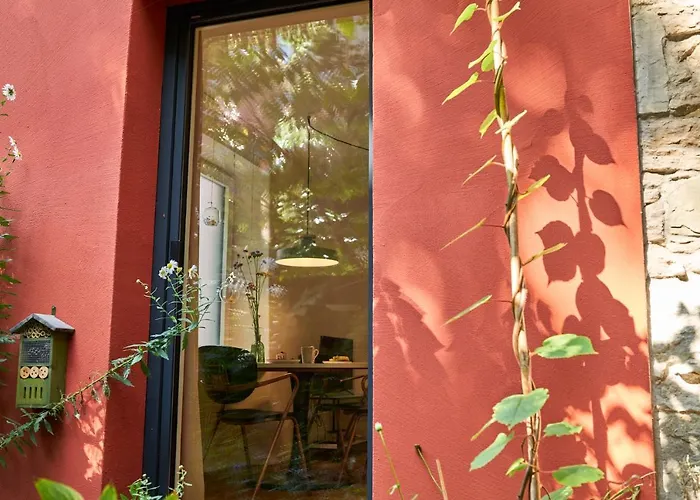 Rotes Haus Garten Bregenz